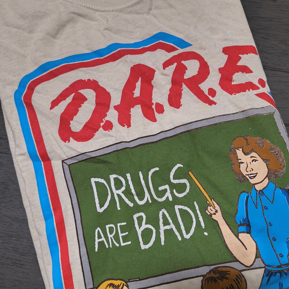 D.A.R.E. Graphic Tee Drugs Are Bad! Size Medium In men's